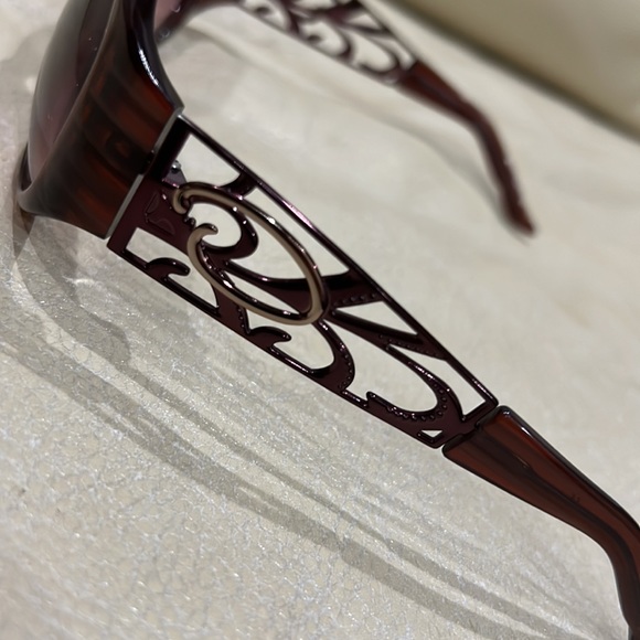 Oscar de la Renta sunglasses (wide) - Picture 4 of 9